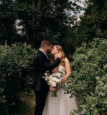 Beauty Grows Wild wedding and event flowers serving Medford Oregon and surrounding areas.