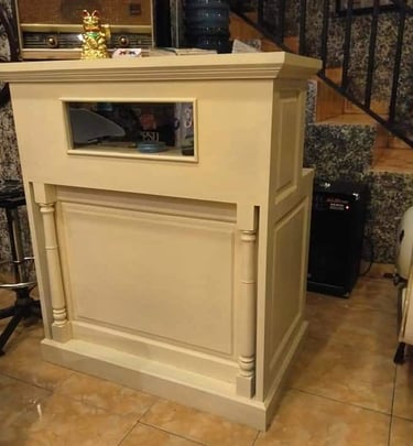a small bar stool bali design with a mirror on the counter