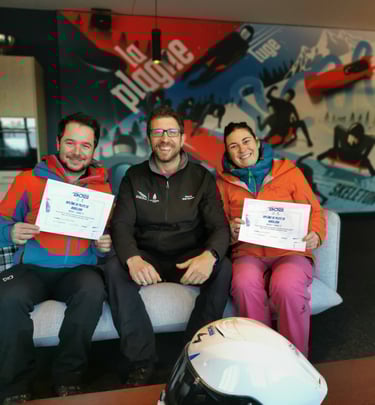 Remise de diplome pour les nouveau pilotes de bobsleigh 