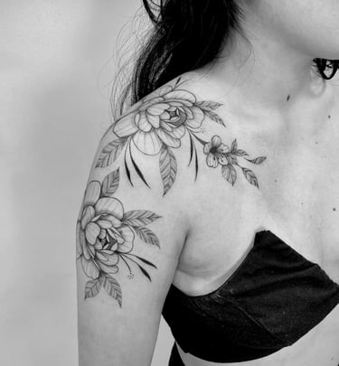 tatuagem delicada floral feminina fine line fortaleza
