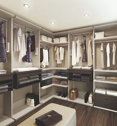 Custom Italian walk-in closet by pavkann