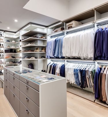 Custom Italian walk-in closet by pavkann