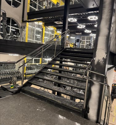 Instalação de corrimão em inox sob medida em Curitiba – Fábrica de Inox
