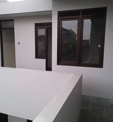 <img src="jendela-aluminium.jpg" alt="Jendela Aluminium Berkualitas dengan Desain Modern - Dzalfa Ja