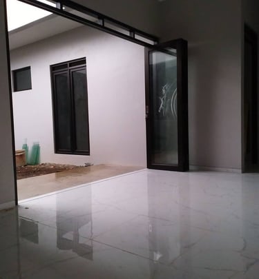 <img src="pintu-aluminium.jpg" alt="Pintu Aluminium Minimalis Kuat dan Tahan Lama - Dzalfa Jaya Alum