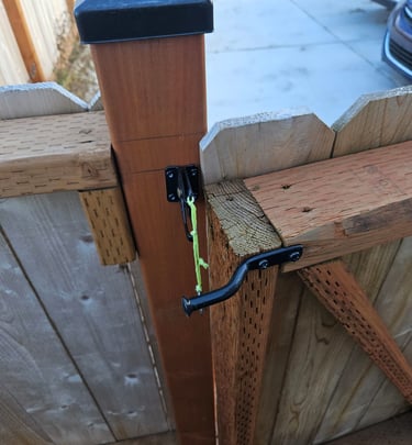Fence door doesn't latch