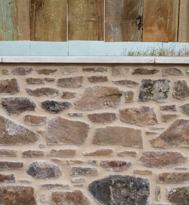 création d'un muret en pierre maçon plouguiel