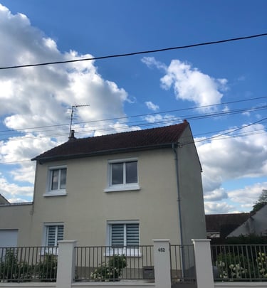 Fin de chantier : toiture en hauteur parfaitement propre et traitée contre les mousses