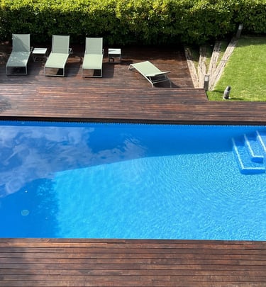 Lijado y aplicación de aceite de teca en tarima