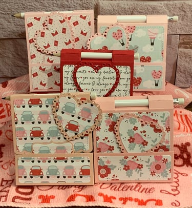 Valetntine-themed sticky note pad holders with pencil