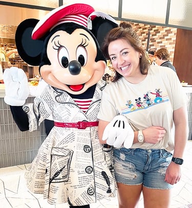 Dasee Johnson pictured with Minnie Mouse at Walt Disney World®.