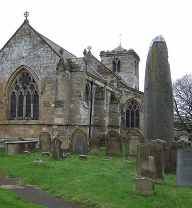by-sa/2.0>,Rudston Monolith and All Saints Church by JThomas, CC BY-SA 2.0 <https://creativecommons.org/licenses/ via Wikimed