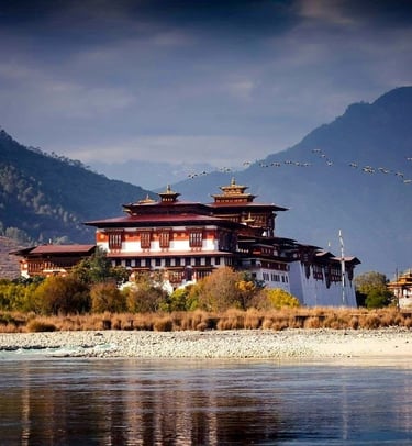 The_Majestic_Punakha_Dzong_with_View_Of_Glacial_Water_in_the_Front