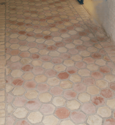 carreaux hexagonaux en terre cuite roses