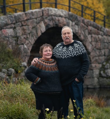 Tunnelmallinen pariskuntakuva maaseudulla, Helsinki 
