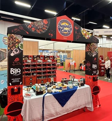 Un stand sur le thème des barbecues dans un salon professionnel