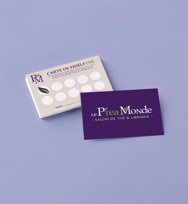 Une carte de fidélité pour le salon de thé Le P'tea Monde, sur fond violet
