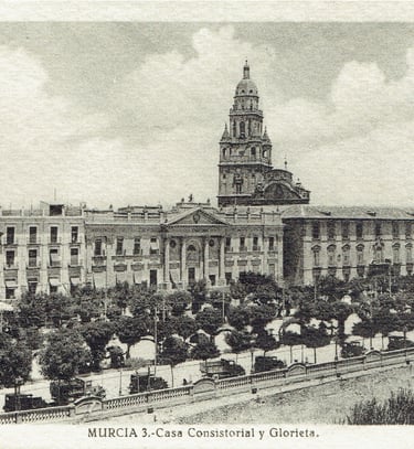 imagen antigua de la Glorieta de España con el ayuntamiento y la catedral