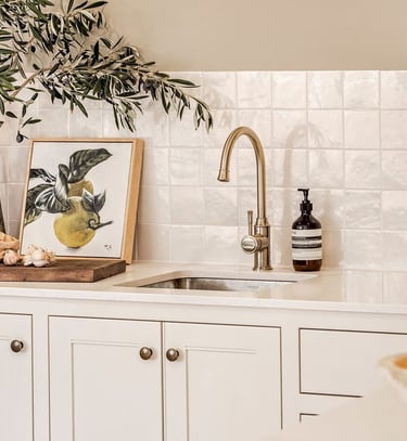 Custom built shaker style traditional kitchen by Silva Cabinetry