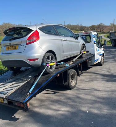 alt="Emergency breakdown assistance in Evesham at night"