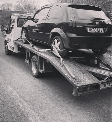 alt="Vehicle loaded for transport across Pershore"