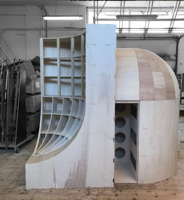 proceso. deconstruccion de escenografia de madera