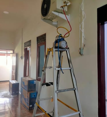 teknisi ac wates sedang vacuum unit outdoor di kecamatan wates