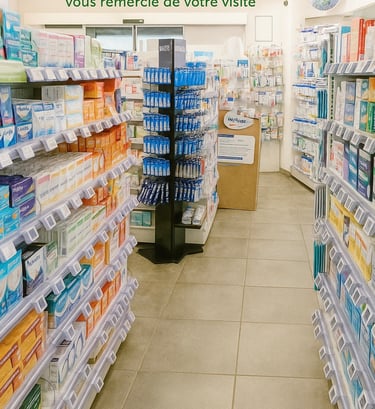 L'image montre l'intérieur de la pharmacie de Ceyzériat.