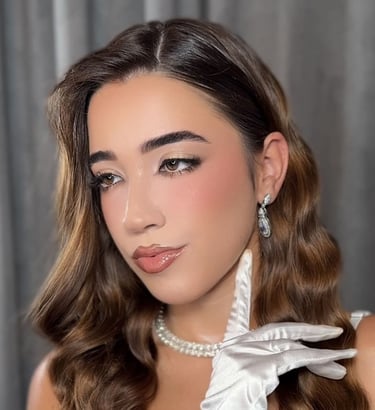 Novia con look romántico creado por Lizeth Quevedo Makeup Artist
