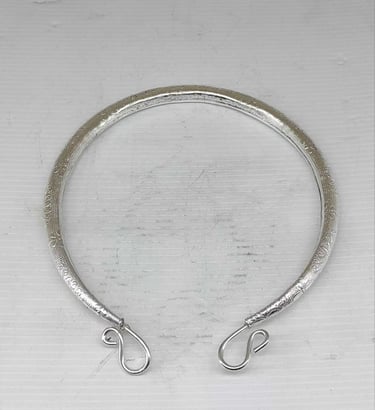 "Ethnic tribal neckpiece with bold kada-style design–handcrafted choker necklace-for export markets"