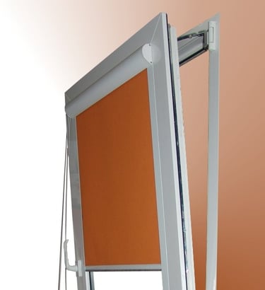 Rolete textile cu caseta si ghidaje laterale