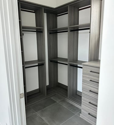 Move in cleaning closet cleaning and organization service Milwaukee WI Sousa Pro Cleaning
