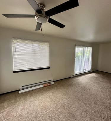 Move in move out cleaning empty living room Milwaukee WI Sousa Pro Cleaning