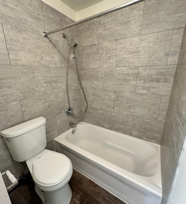 Move out deep cleaning bathroom tub Milwaukee WI Sousa Pro Cleaning