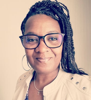 Ozair Paixão, educadora há 30 anos e fundadora da Paixão Brasil Books.