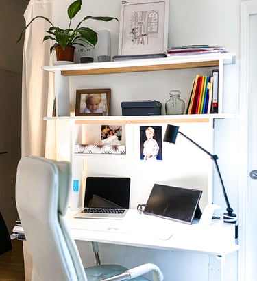 Bureau réglable Shelfi – La Garenne-Colombes – contreplaqué blanc 15mm – poste de travail