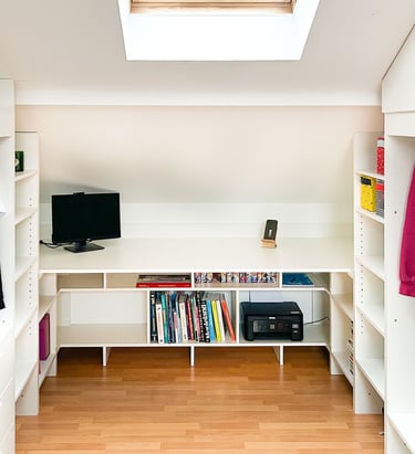 Dressing et bureau sous combles Shelfi – Courbevoie – mélaminé blanc – optimisation d’espace