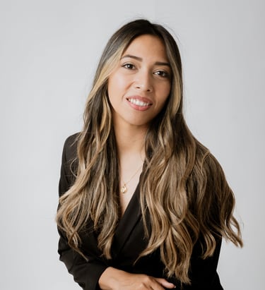 Abogada especializada en Ley de Segunda Oportunidad asesorando a cliente para cancelar deudas