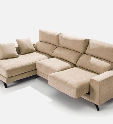 Sofá chaise longue beige con sistema deslizante y respaldo reclinable, ideal para salones modernos