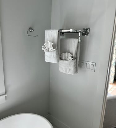 Vacation rental bathroom cleaning service Milwaukee WI Sousa Pro Cleaning