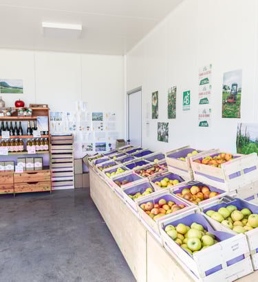 magasin à la ferme La Ferme du Coteau vente directe de fruits bio et produits bio à Tournon en Savoi