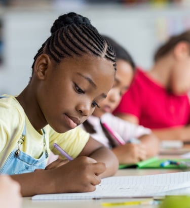 mon enfant écrit mal et lentement