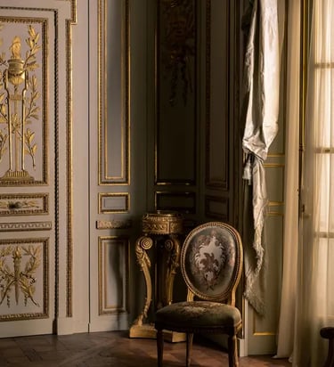 porte ornée dans un chateau à aix