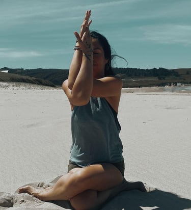 Cynthia Qwistgaard de Aguaclara Yoga y Meditación.