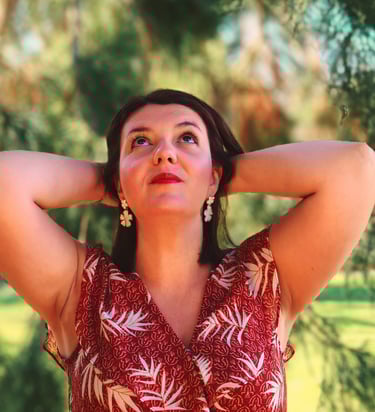 Florence Kopp en lien avec la nature, illustrant sa transformation et son chemin spirituel