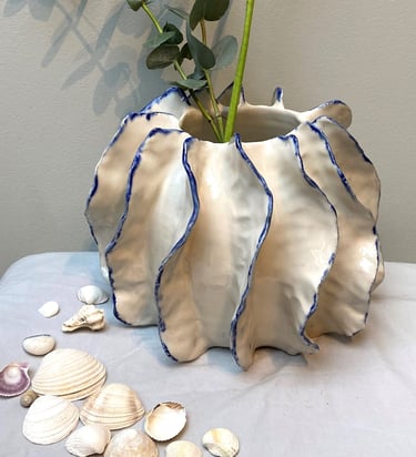 estelle del poterie vase en grès blanc et touche de cobalt