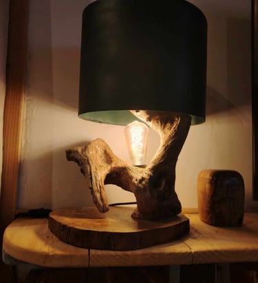Lampe en bois d'olivier