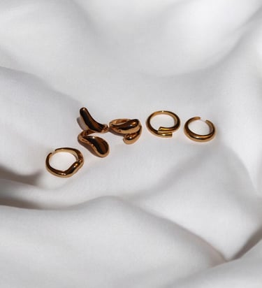 Choice of rings in golden designs to match your outfit. 