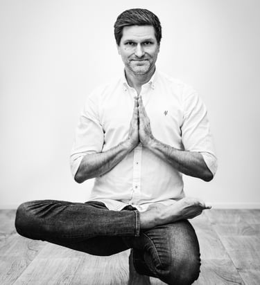 yoga teacher toestand asana