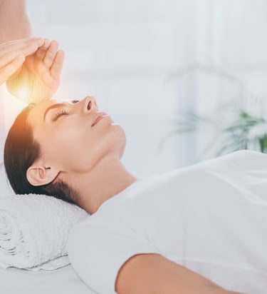 sesión de reiki con manos